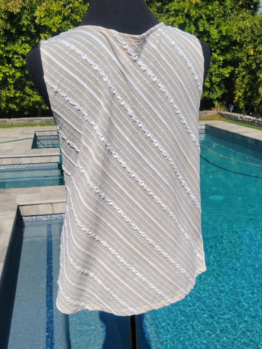 Chicos Sleeveless Tan And White Textured Stripe Shell Top 1